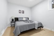 Central 1BR Apartment Near Downtown
