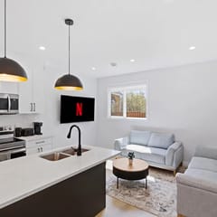 Beautiful 3BR Getaway in Trendy NW Calgary