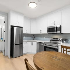 Bright 1-Bedroom Retreat-M