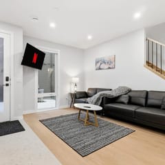 10 Minutes To Downtown 3 Bed 2.5 Bath Town House