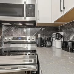 Quiet & Comfortable Stay Minutes from Downtown
