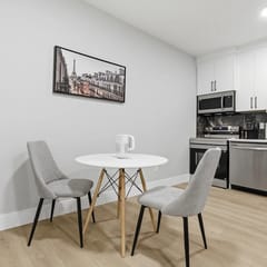 Quiet 1BR Nest Near Downtown