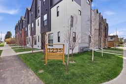Beautiful 3BR Getaway in Trendy NW Calgary - Image 2