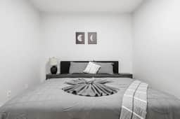 Central 1BR Apartment Near Downtown - Image 5