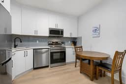 Bright 1-Bedroom Retreat-M - Image 2