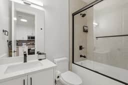 Downtown Calgary Cozy Retreat - Image 5