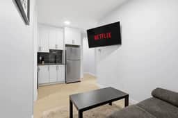 Bright & Spacious 2-Bedroom - Image 5