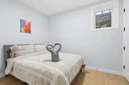 Bright & Spacious 2-Bedroom - Image 4