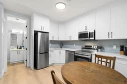 Entire Inner City 1 Bed Suite 10 Mins To Downtown - Image 4