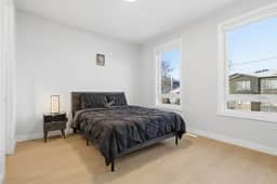 King Bed 10 Minutes To Downtown Luxury Townhouse - Image 5
