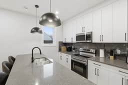 10 Minutes To Downtown 3 Bed 2.5 Bath Town House - Image 3