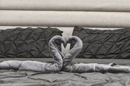 Comfortable 1BR | Fast Wi-Fi & Comfortable - Image 3