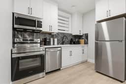 Quiet 1BR Nest Near Downtown - Image 4