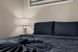 Cozy Downtown Calgary Hideaway - Image 5