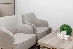 Modern & Comfortable 2-Bedroom Home in Great Area - Image 3