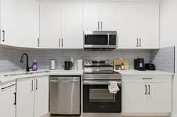 Modern 1BR Suite | Near SAIT & Downtown | Parking - Image 4