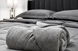 Cozy 1BR Retreat | King Bed & Comfort - Image 2