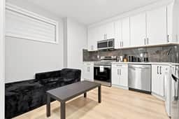Cozy 1BR Retreat | King Bed & Comfort - Image 4