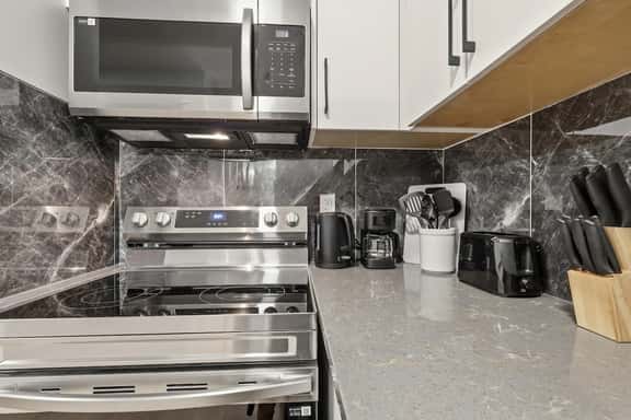 Quiet & Comfortable Stay Minutes from Downtown - Image 1