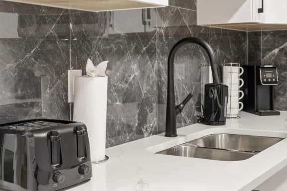 Perfect Inner-City Getaway 2BR - Image 1