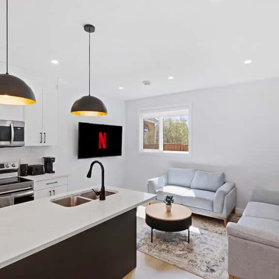 Beautiful 3BR Getaway in Trendy NW Calgary - Image 1