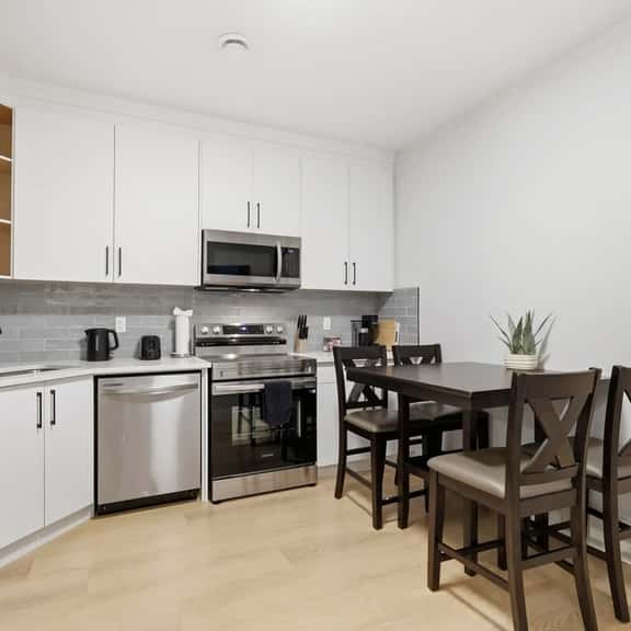 Cozy Suite 1 Bed 1Bath Inner City 10 Min To DT - Image 1