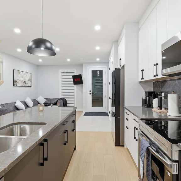 Modern 3BR City Getaway And Bright & Spacious - Image 1