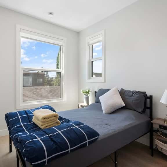 Centrally Located 3-Bedroom | Easy City Access - Image 1
