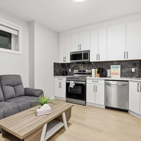 Bright & Cozy 1BR | Your Home Away From Home - Image 1