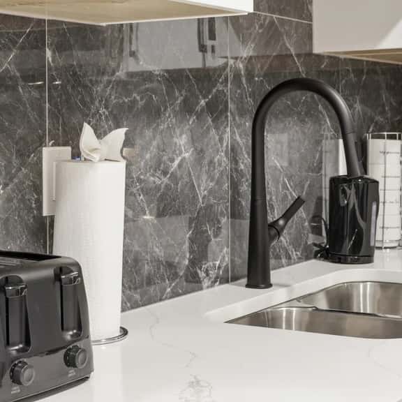 Perfect Inner-City Getaway 2BR - Image 1