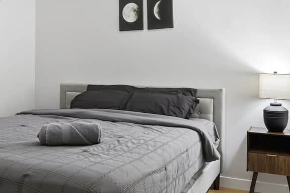 Charming 1-Bedroom Close to Transit & Downtown - Image 5