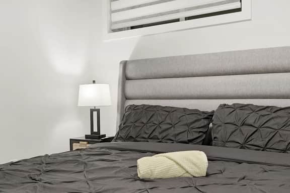 Downtown Calgary Cozy Retreat - Image 4