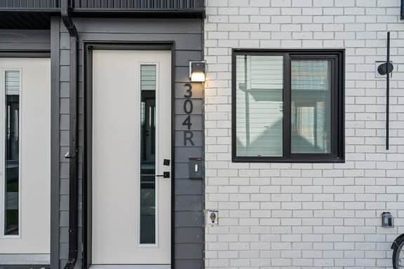 Entire Inner City 1 Bed Suite 10 Mins To Downtown - Image 2
