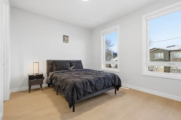 King Bed 10 Minutes To Downtown Luxury Townhouse - Image 5