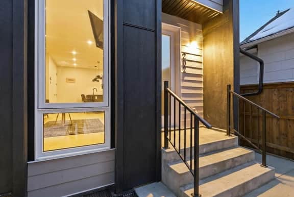 10 Minutes To Downtown 3 Bed 2.5 Bath Town House - Image 2