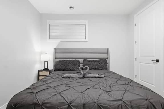 Comfortable 1BR | Fast Wi-Fi & Comfortable - Image 4
