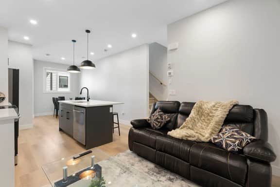 Centrally Located 3-Bedroom | Easy City Access - Image 4