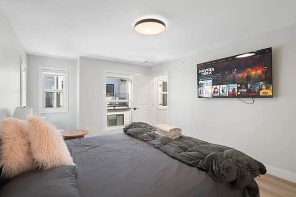 Centrally Located 3-Bedroom | Easy City Access - Image 5