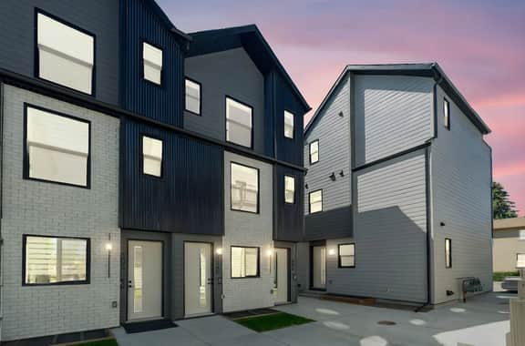 Centrally Located 3-Bedroom | Easy City Access - Image 2