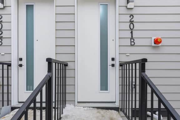 Modern & Comfortable 2-Bedroom Home in Great Area - Image 5