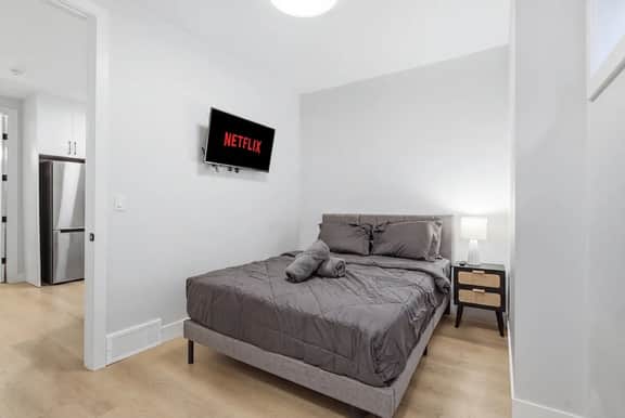 Modern 1BR Suite | Near SAIT & Downtown | Parking - Image 2