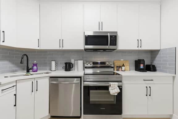 Modern 1BR Suite | Near SAIT & Downtown | Parking - Image 4