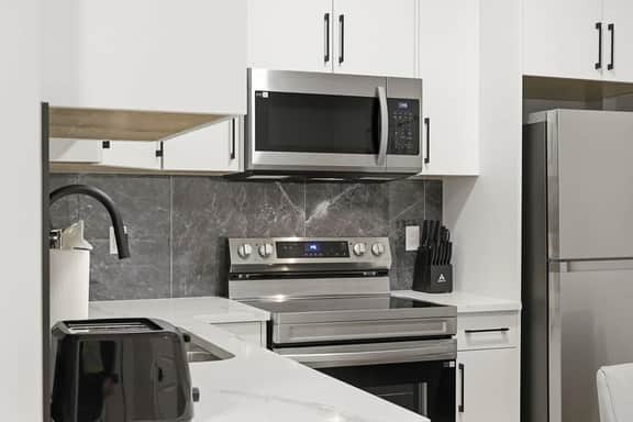 Perfect Inner-City Getaway 2BR - Image 5