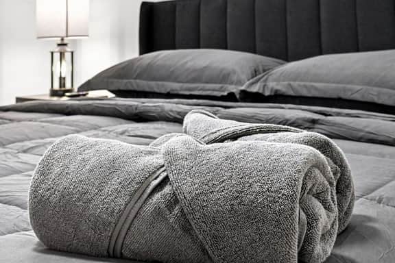 Cozy 1BR Retreat | King Bed & Comfort - Image 2