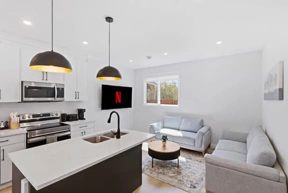 Beautiful 3BR Getaway in Trendy NW Calgary - Image 1