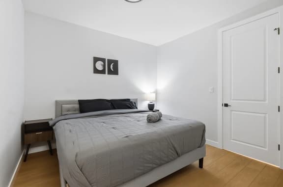 Charming 1-Bedroom Close to Transit & Downtown - Image 1