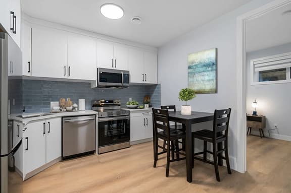 Entire Inner City 1 Bed Suite 10 Mins To Downtown - Image 1