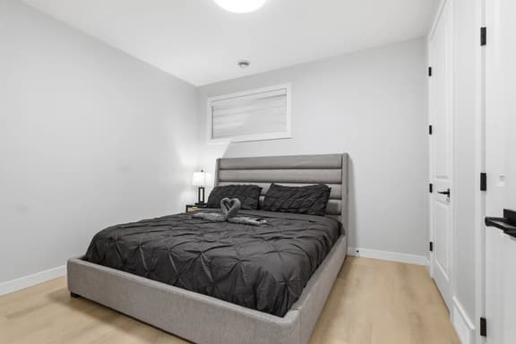 Comfortable 1BR | Fast Wi-Fi & Comfortable - Image 1