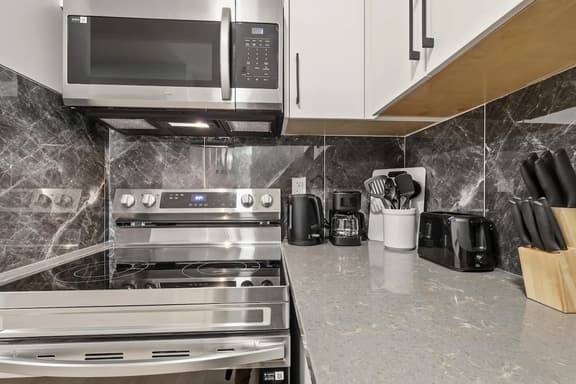 Quiet & Comfortable Stay Minutes from Downtown - Image 1