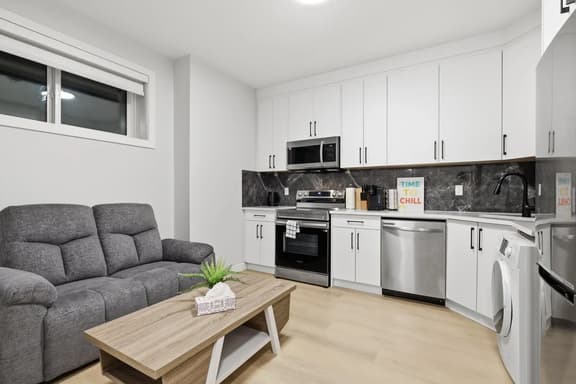 Bright & Cozy 1BR | Your Home Away From Home - Image 1